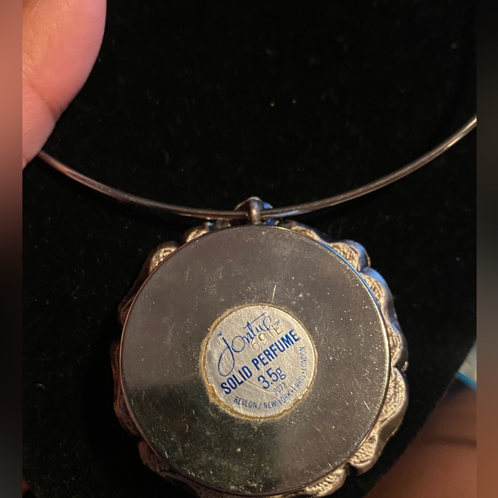 🔥Vintage 1970 Solid Perfume Pendant Necklace - Picture 3 of 7